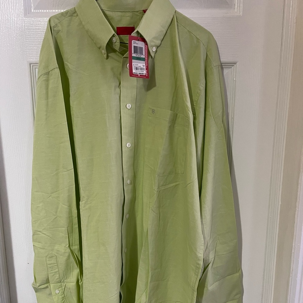 NWT IZOD - Large Yellow Sea Color - like a green color - 24 1/2 wide by 29 long